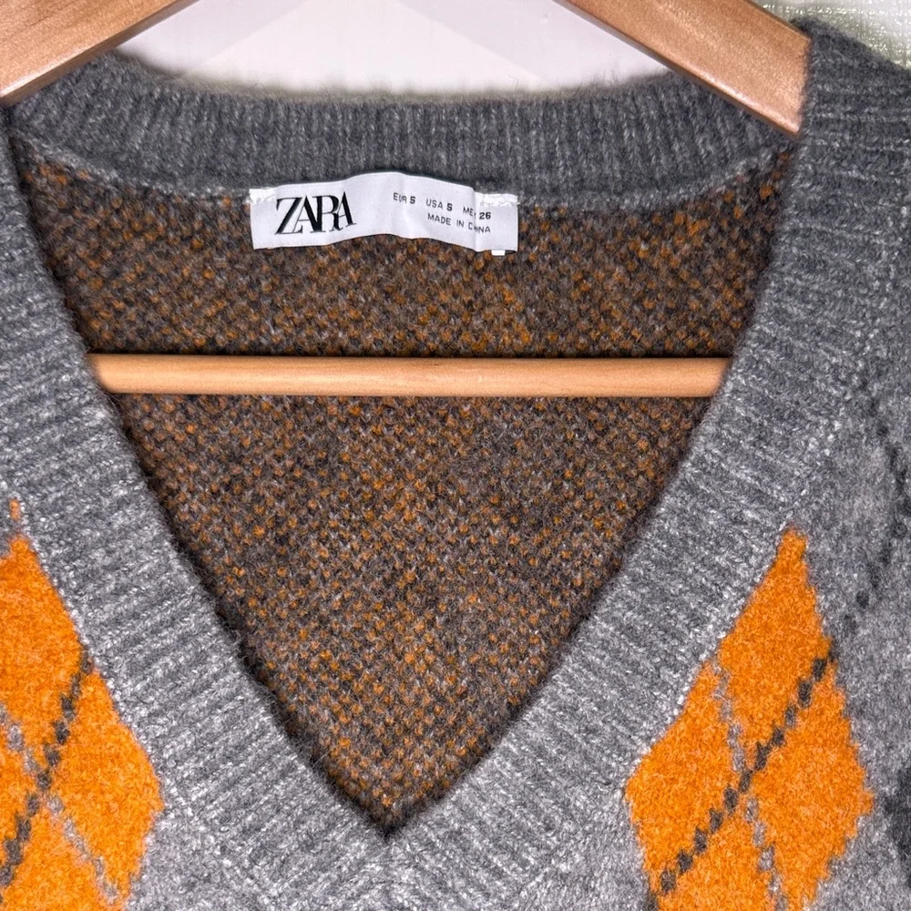 Zara Gray and Orange Argyle Knit Vest - Picture 2 of 5